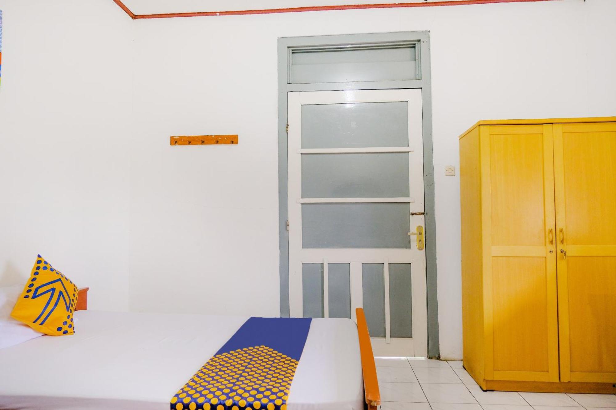 Oyo Life 2638 Hotel Raya Саранган Екстер'єр фото